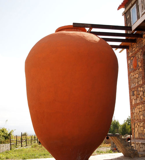 Vinnye-kuvshiny-kvevri-amphora-v-gruzii